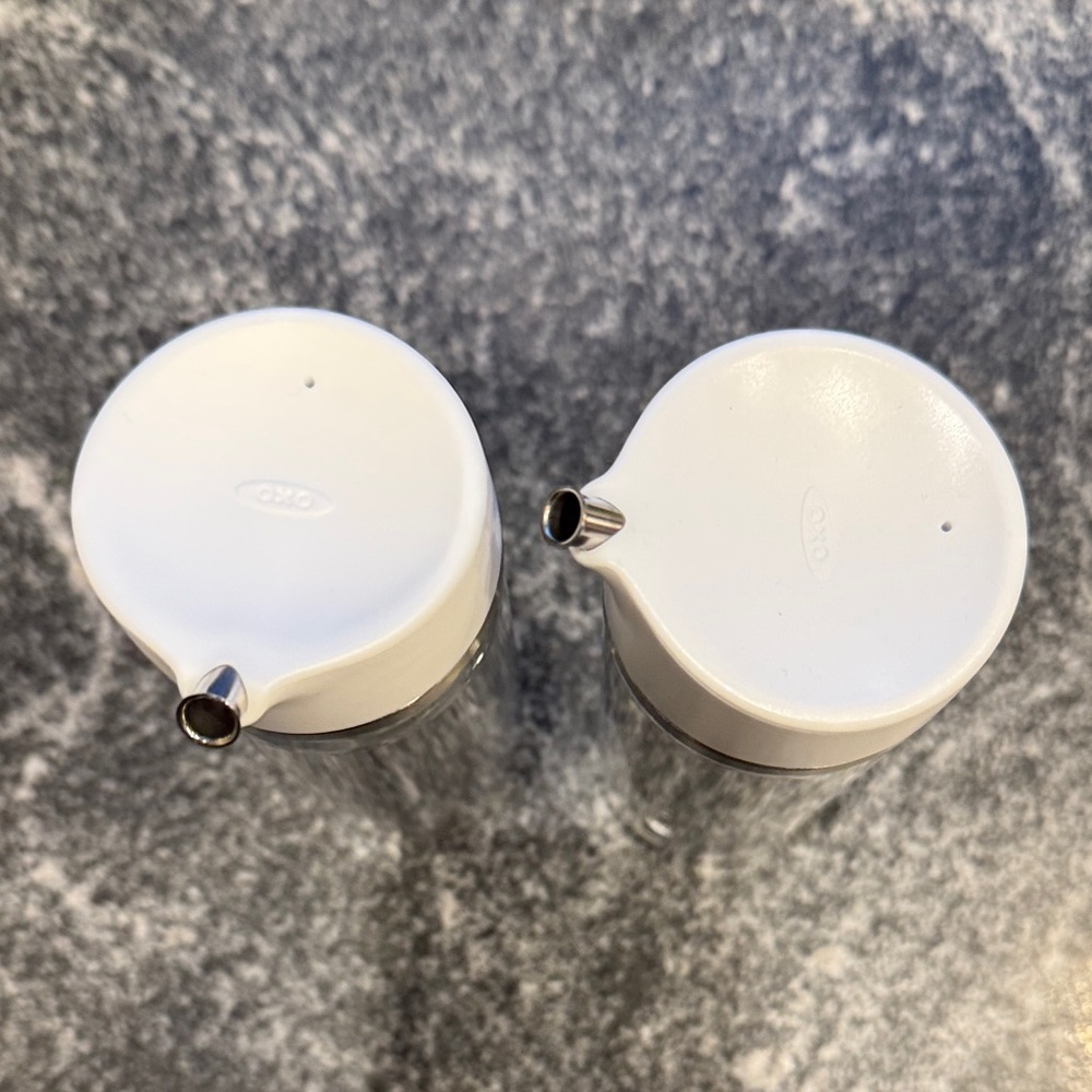 2 Oxo Good Grips precision pour Glass Oil & Vinegar Bottle dispensers cruets EUC - Picture 2 of 3
